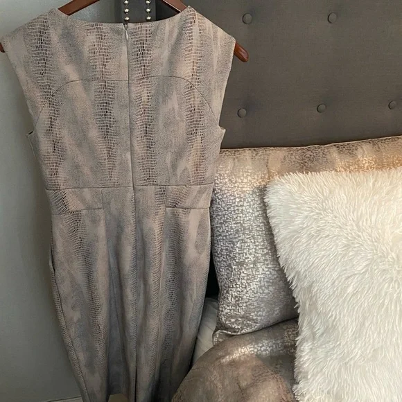 NEW Catherine Malandrino Taupe Snakeskin Print V-Neck Dress - Picture 4 of 12